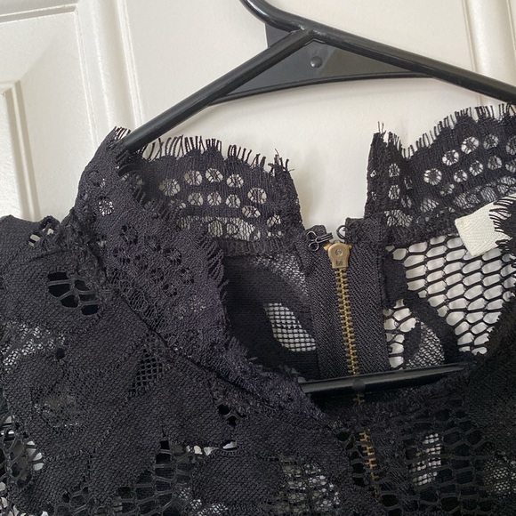 Sans Souci lace dress - Picture 3 of 8